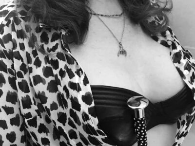 Maitresse Célia « Ce qu’il faut savoir sur le déroulement d’une Séance de Domination BDSM dans mon Donjon à Paris »